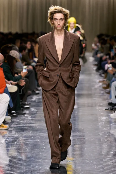 Look 27